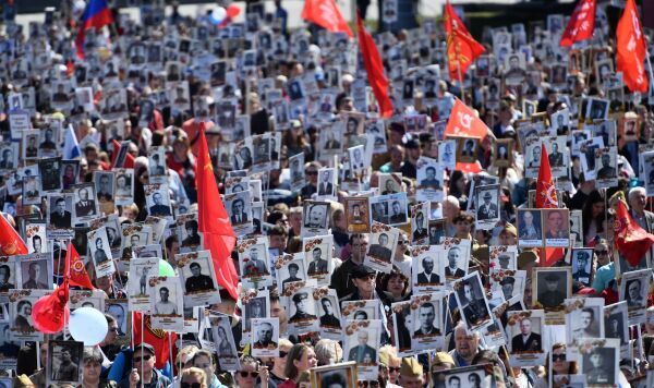 Живые исторические кадры: что представлено на выставке к 85-летию Совинформбюро