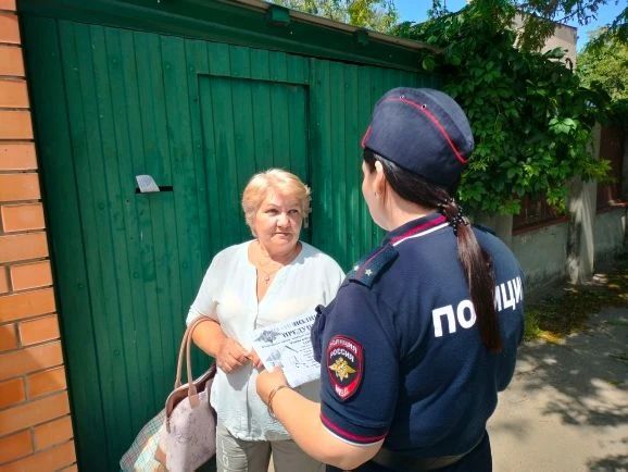 В рамках оперативно-профилактического мероприятия «Курорт - 2026», в целях повышения уровня безопасности личного имущества граждан, участковый уполномоченный Отдела МВД России по Ейскому району лейтенант полиции Яна Дробот...