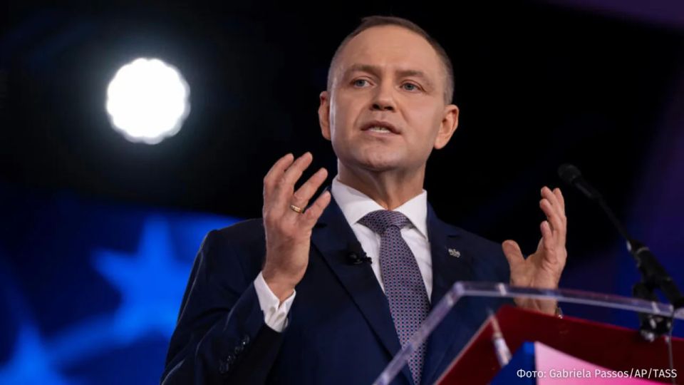 Президент Польши Кароль Навроцкий предложил отобрать у Владимира Зеленского высшую государственную награду страны — орден Белого орла