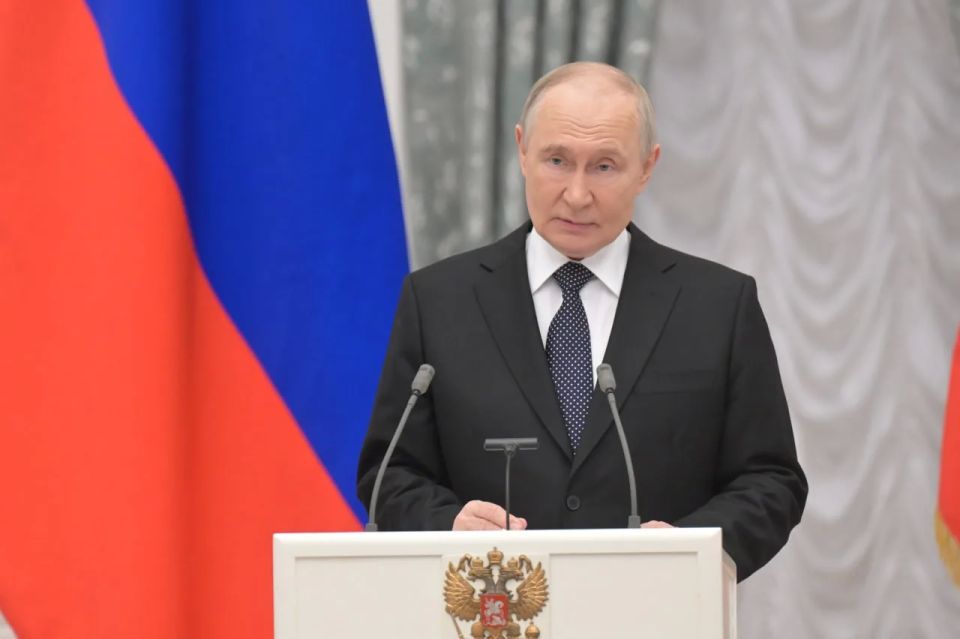 Владимир Путин поручил правительству и ФСБ обеспечить бесперебойный доступ к ключевым интернет-сервисам, включая "Госуслуги" и системы медицинской помощи, даже в условиях ограничений