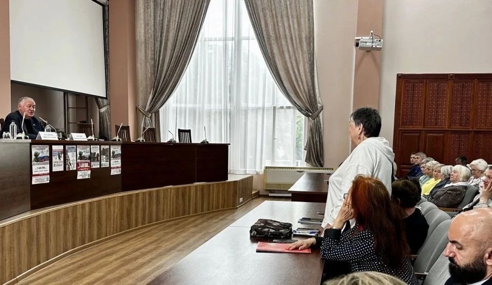 Сочинский депутат Государственной Думы Константин Затулин провел встречи с активом Центрального и Хостинского районов