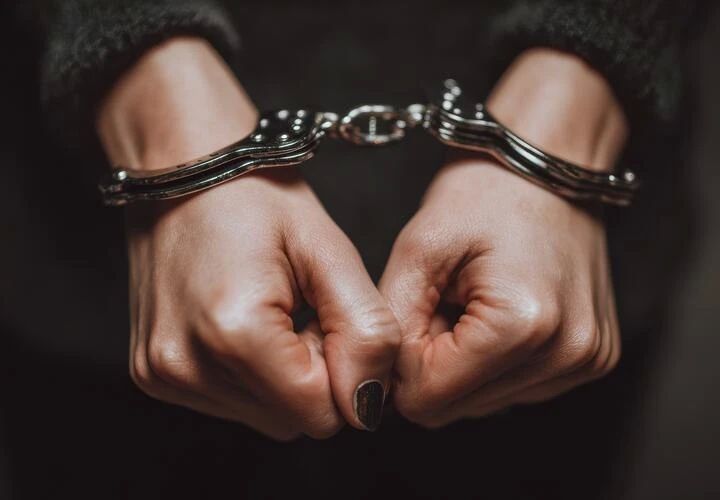 Во Владимирской области из приемной семьи изъяли 7-летнюю девочку с инвалидностью, над которой жестоко издевались