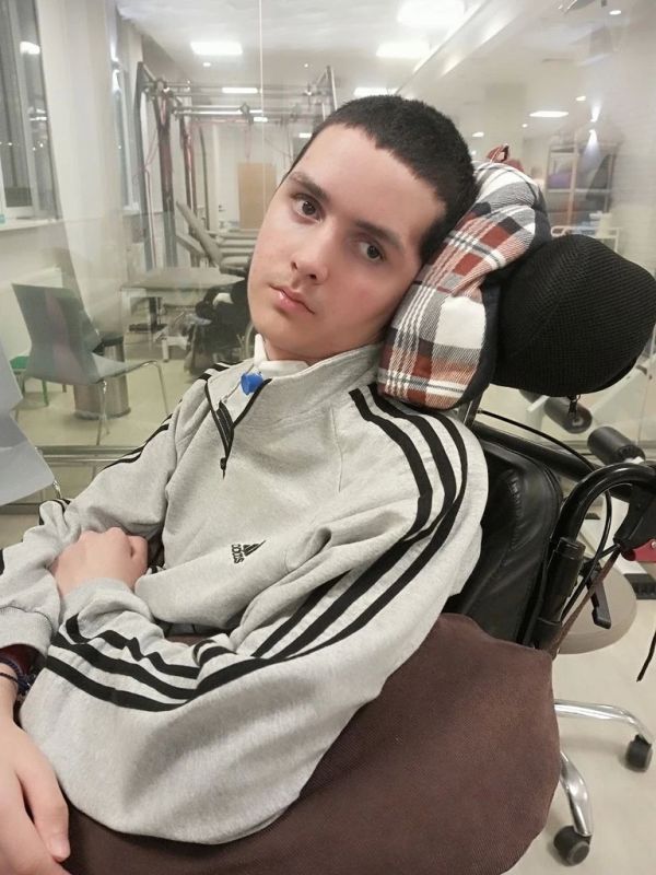 Еще два года назад Сережа был обычным 17-летним парнем: занимался спортом и учился