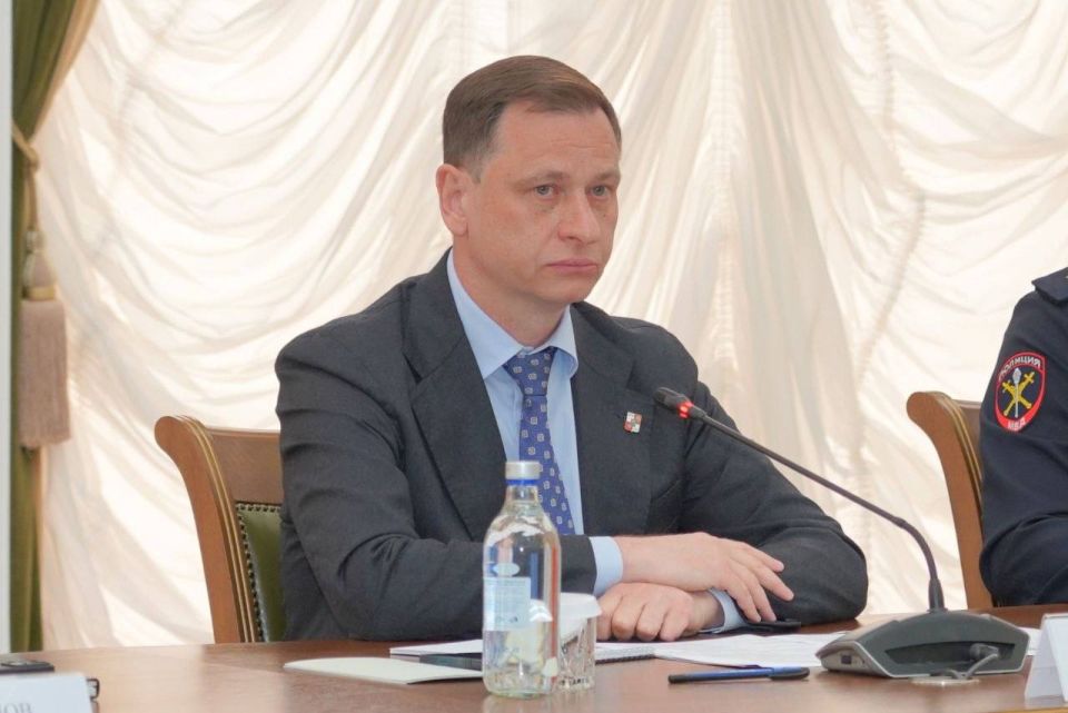 Глава Сочи Андрей Прошунин провел расширенное заседание городского оперативного штаба по подготовке и проведению летнего курортного сезона-2026