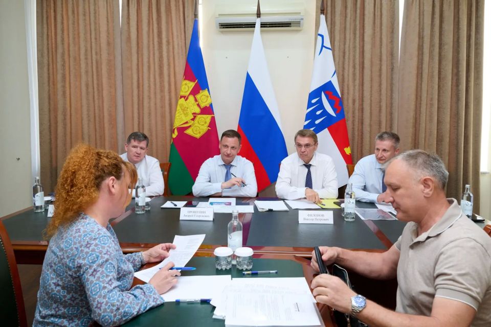 Глава Сочи Андрей Прошунин провел личный прием жителей Лазаревского района