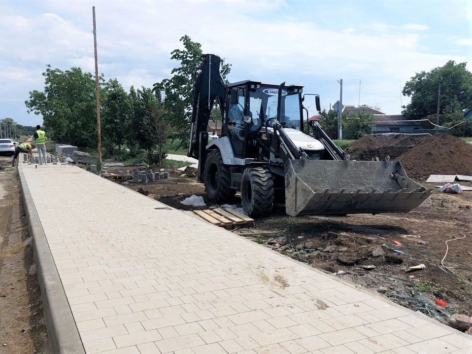 В Щербиновском районе благоустраивают зону отдыха