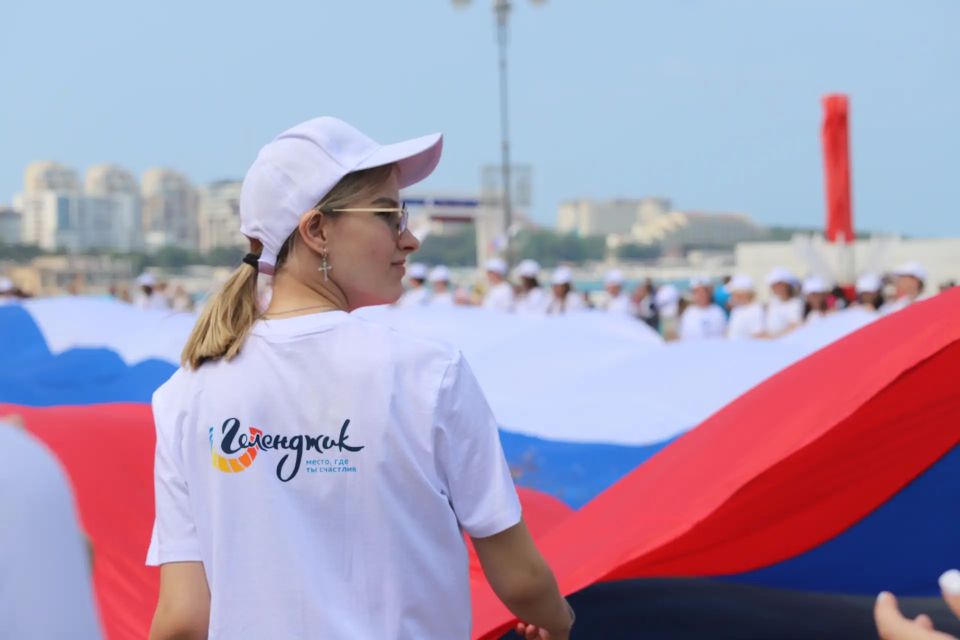 Афиша ко Дню России. На этой неделе в учреждениях культуры Большого Геленджика запланированы мероприятия, посвященные Дню России, праздник ежегодно отмечается 12 июня