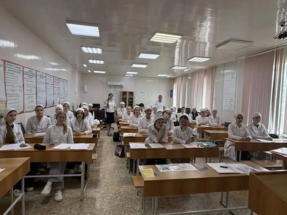 Сотрудники транспортной полиции Анапы провели профилактическую беседу со студентами медицинского колледжа