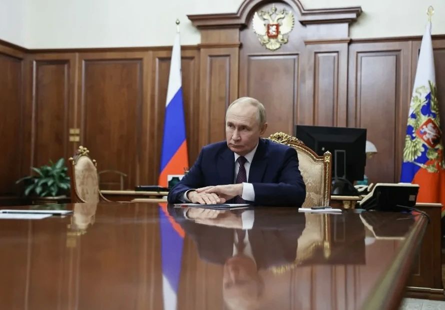 Новости к этому часу:. Путин одобрил конфискацию имущества уехавших россиян, совершивших административные правонарушения против интересов России