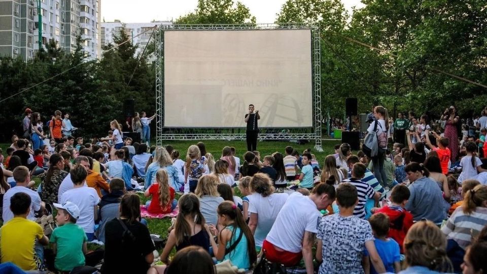 Дети отправили родителей на перевоспитание к Петру I