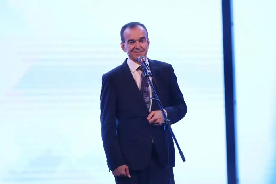 Вениамин Кондратьев: Сегодня чествовали социальных работников и специалистов службы занятости населения края