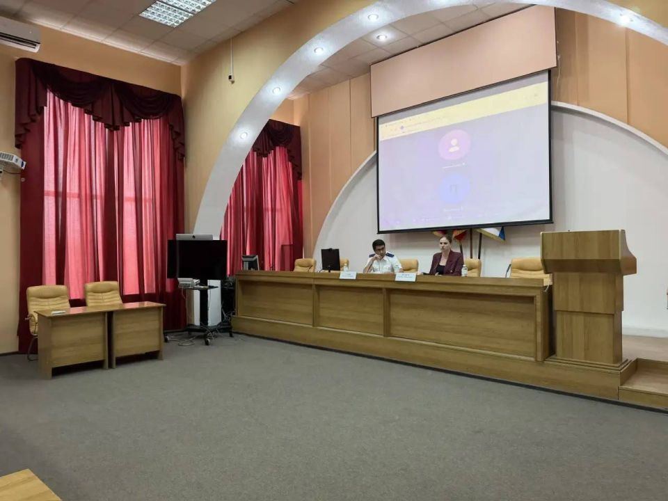 Прокуратурой Северского района проведено заседание межведомственной рабочей группы с представителями малого и среднего предпринимательства по вопросам неформальной занятости и выплаты «серой» зарплаты