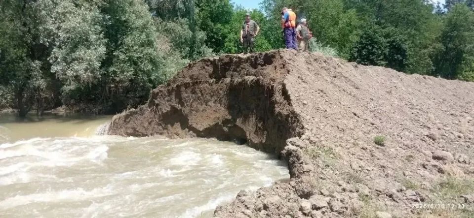 Краевые спасатели провели мониторинг подтопленных территорий Крымского района