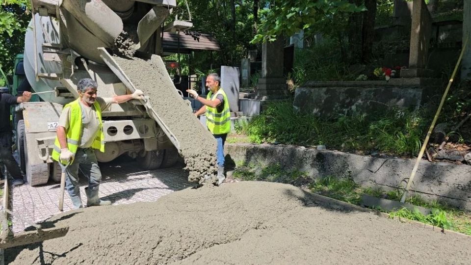 В Хостинском районе Сочи началось благоустройство территории кладбища на улице Леси Украинки
