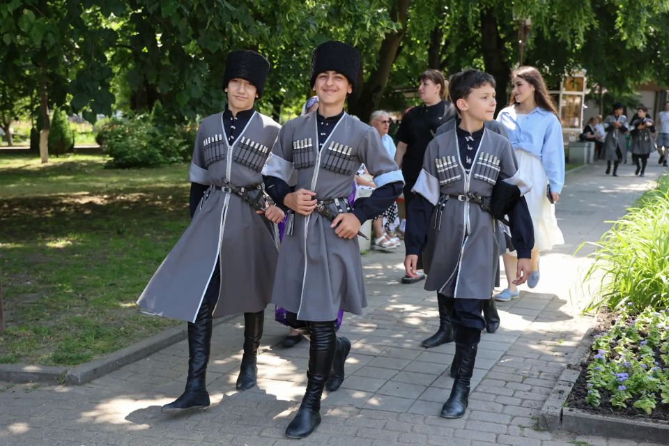 АТМОСФЕРА ФЕСТИВАЛЯ «МНОГОНАЦИОНАЛЬНЫЙ АРМАВИР»