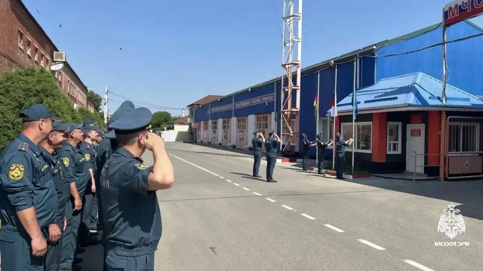 В пожарноспасательных подразделениях края прошли праздничные мероприятия в честь Дня России