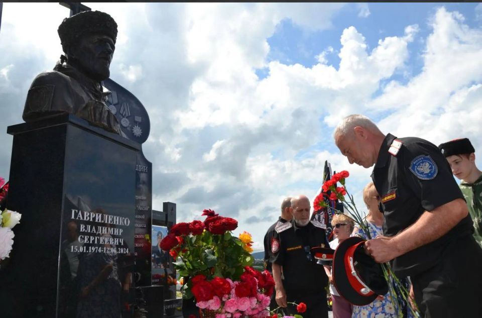 В городе-герое Новороссийске почтили память Героя России, атамана Владимира Гавриленко