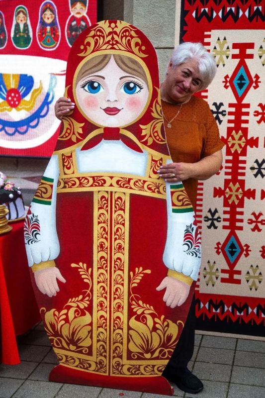 Выставка декораций, реквизита и костюмов