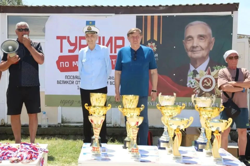 На Центральном пляже Анапы прошел детский турнир по мини-лапте