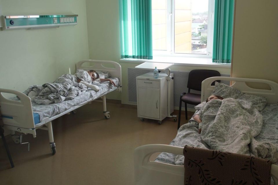 Жизни детей, пострадавших при атаке дрона ВСУ на автобус в Брянской области, ничто не угрожает: прогнозы медиков благоприятные