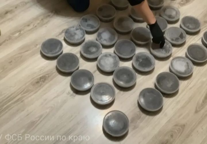 26 кг чёрной икры: новороссийцы промышляли нелегальной продажей дорогущего деликатеса, который купили у браконьеров в Хабаровском крае
