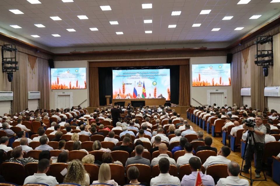 Вениамин Кондратьев: Кубанским аграриям предстоит убрать больше 2 миллионов гектаров зерновых и зернобобовых культур