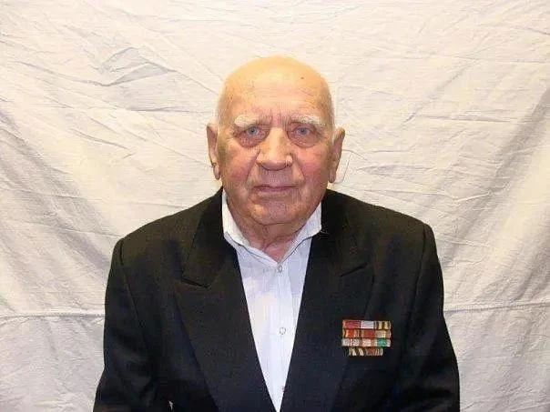 Вениамин Кондратьев поздравил ветерана из Новороссийска со 104-м днем рождения