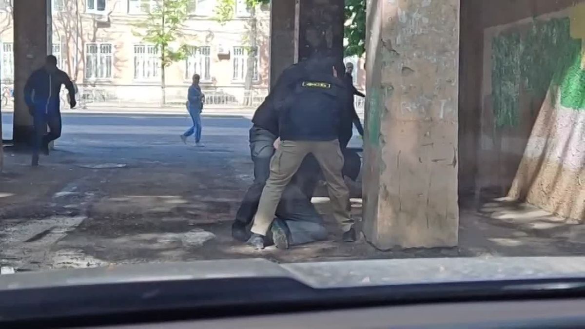 Следил за военными объектами и вербовал курьеров: пособника украинских спецслужб задержали в Воронеже