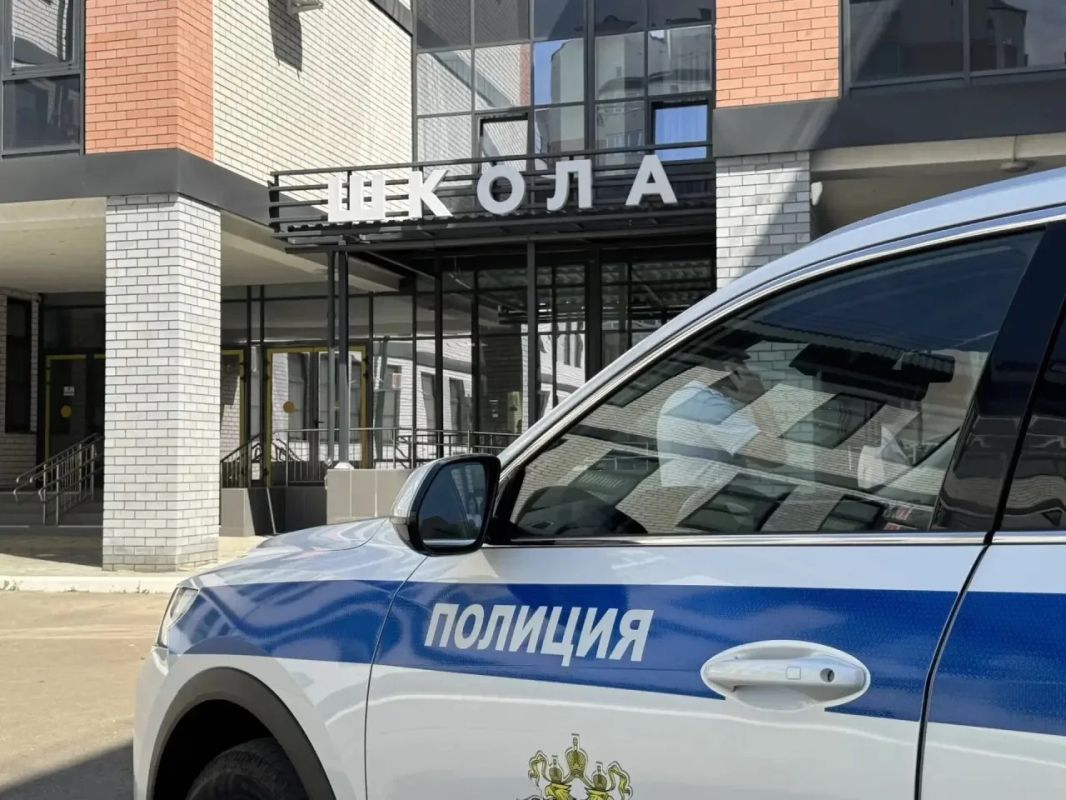 В Краснодаре сотрудники ГИБДД посадили школьников в спецтранспорт