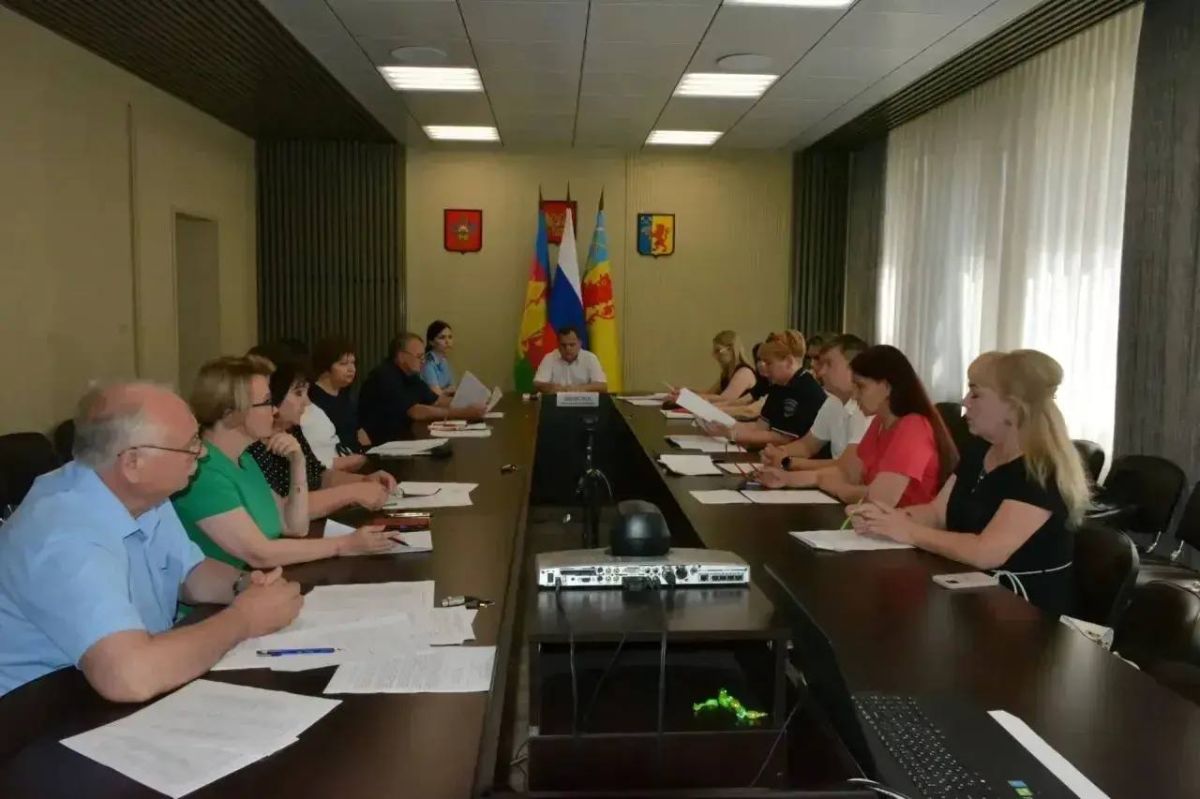 Прокуратура Новокубанского района принято участие в заседании координационного совещания комиссии по делам несовершеннолетних и защите их прав