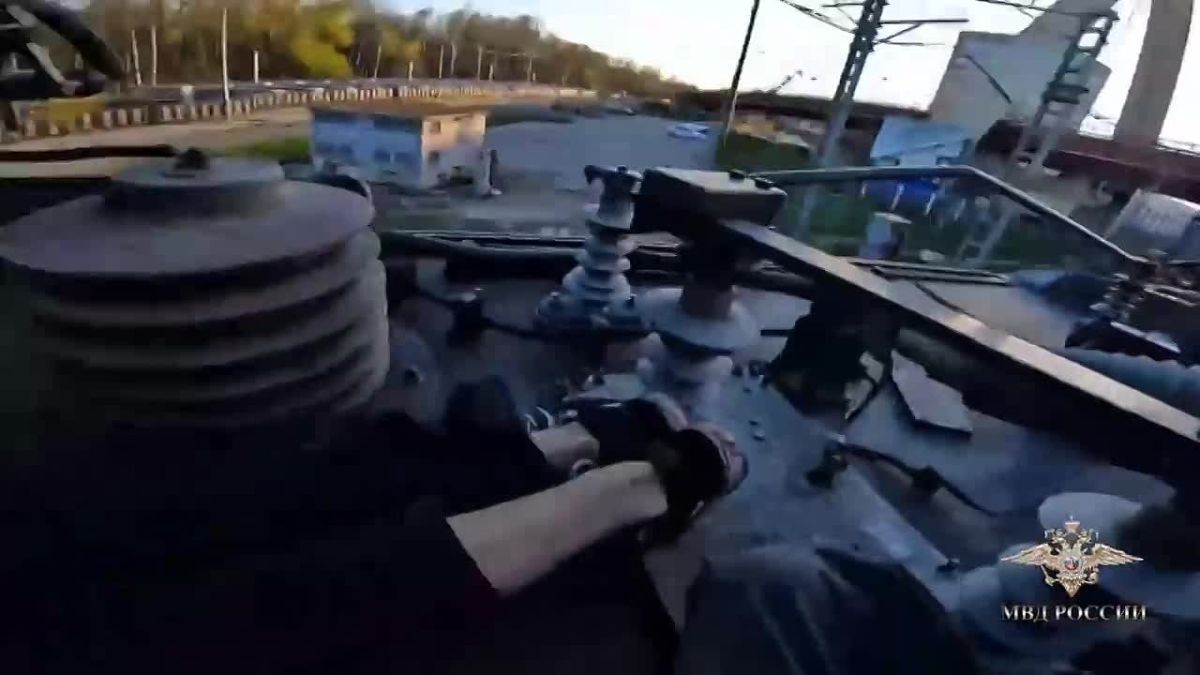 Школьники «оседлали» скоростной поезд и записали это на камеру — их поймала полиция в Санкт-Петербурге