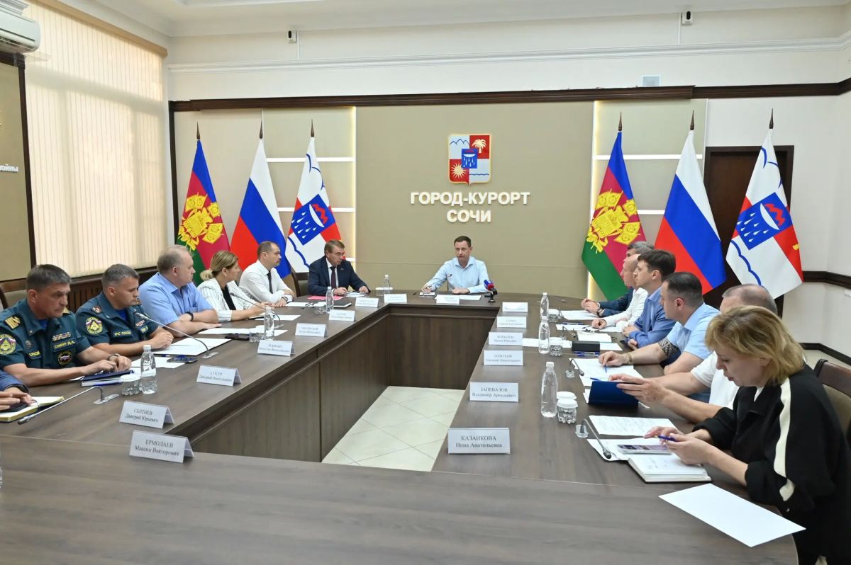Глава Сочи Андрей Прошунин провёл заседание комиссии по предупреждению и ликвидации чрезвычайных ситуаций в связи с ожидаемой непогодой