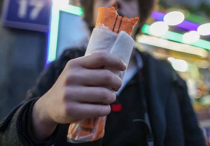 В Новороссийске закрыли точку с шаурмой после жалоб на острую кишечную инфекцию