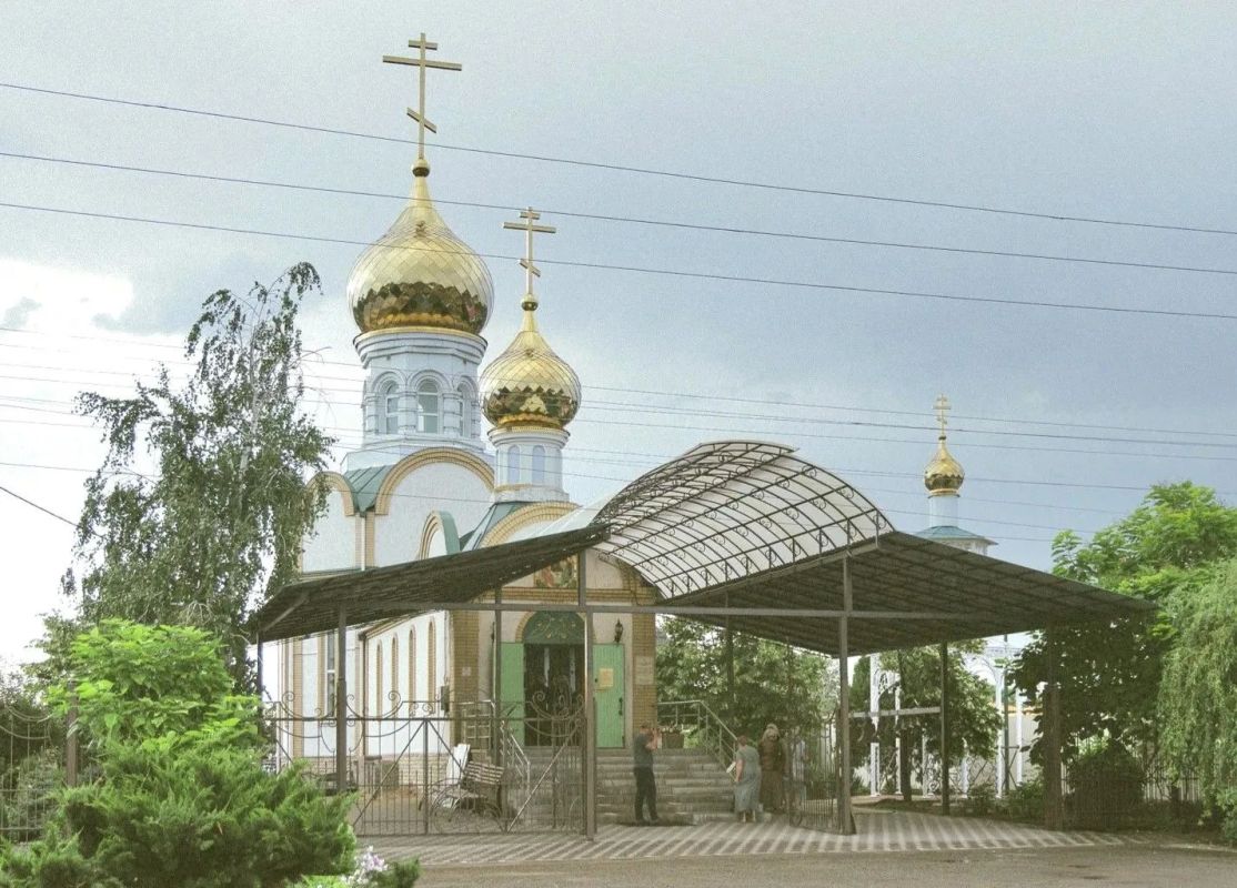 В храме Святой Троицы села Александровка Ейского района епископ Ейский и Тимашевский Серафим провел чин освящения колоколов