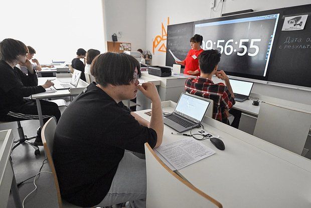 Репетитор Чубуков заявил, что больше всего стобалльников на ЕГЭ в Москве, а не Петербурге