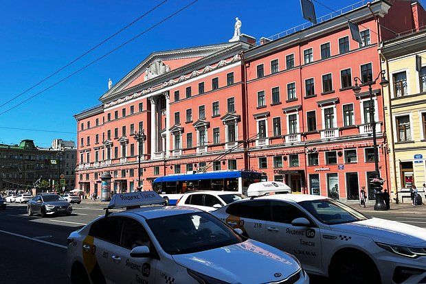 Россиянку обманули при покупке экскурсии по доходным домам в Санкт-Петербурге