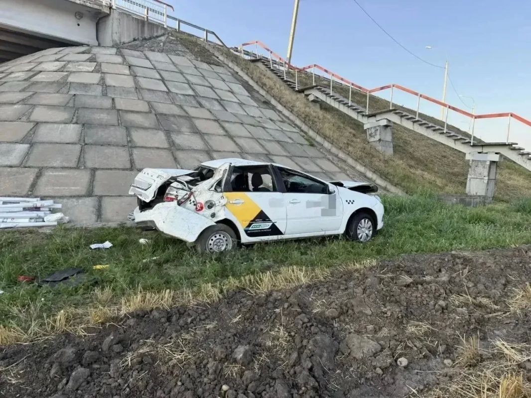 Человек погиб в ДТП с такси