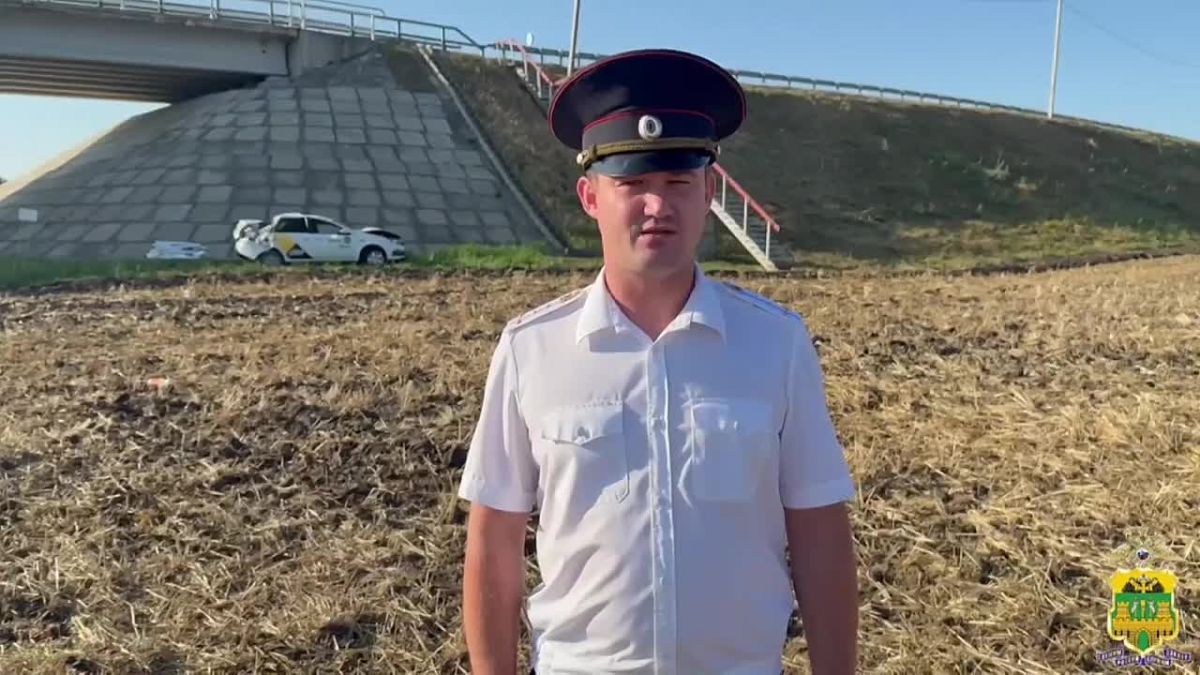 В Гулькевичском районе Краснодарского края сегодня ранним утром произошла авария, унесшая жизнь 29-летнего водителя такси
