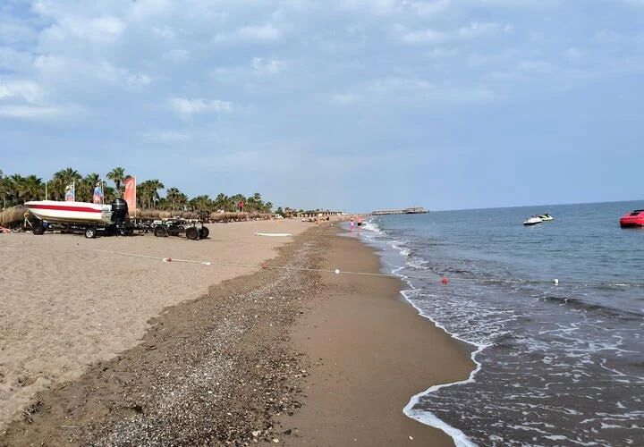 Чёрное море грязное: очередной выброс нефтепродуктов обнаружили на берегу в Темрюкском районе