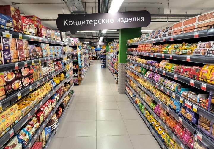 Продуктовые рецидивисты: в Сириусе задержали двух парней, которые дважды обокрали один и тот же магазин