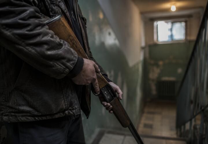 Родственники 18-летней жены казанского стрелка Галявиева, устроившего бойню в гимназии, хотят отправить ее в психбольницу