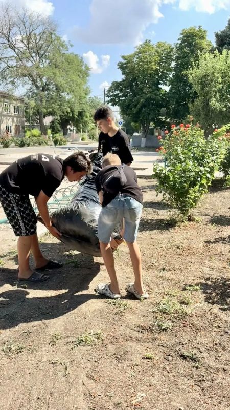 Первый трудовой опыт получают Камышеватские подростки
