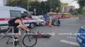 Мимо проезжающая скорая помогла мопедисту, которого сбила легковушка