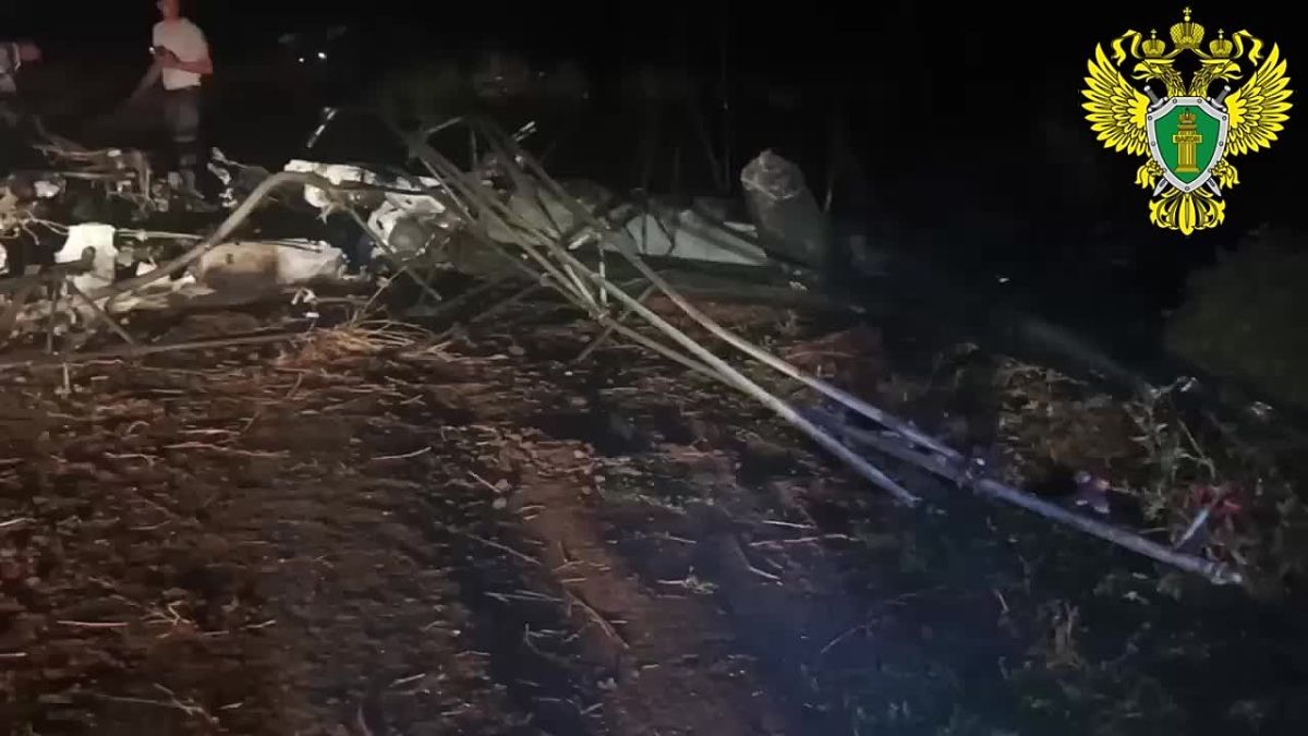 В Калининском районе Кубани упал вертолет, пилот погиб