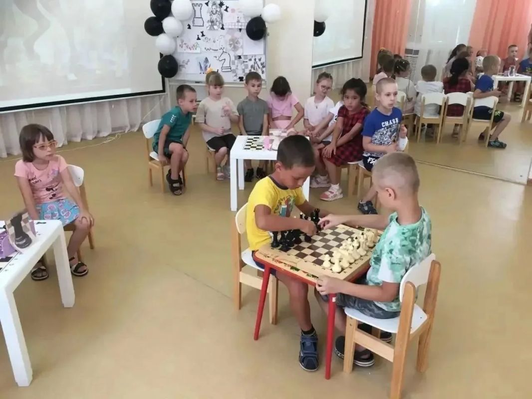 В Международный день шахмат воспитанники детского сада № 33 г. Ейска совершили увлекательное путешествие в мир мудрых фигур и стратегий