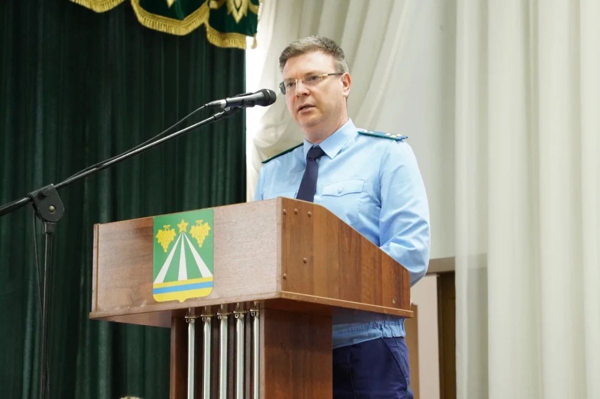В Крымском районе состоялось торжественное вручение медалей общественного признания семьям участников СВО «Мама защитника Отечества», «Супруга защитника Отечества» и «За служение Отчеству»