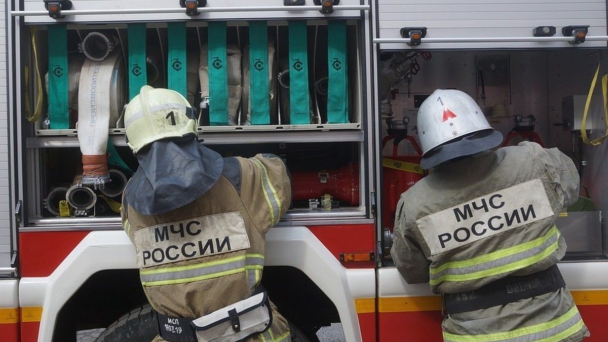 На нефтебазе в Армавире начался пожар после атаки БПЛА
