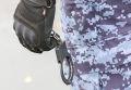 Избил до полусмерти и ушел слушать музыку: в российском городе пьяный мужчина выгнал окровавленную 79-летнюю мать в подъезд.