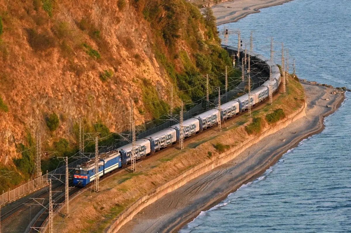 Сочи торжественно встретили поезд «Таврия» из Москвы