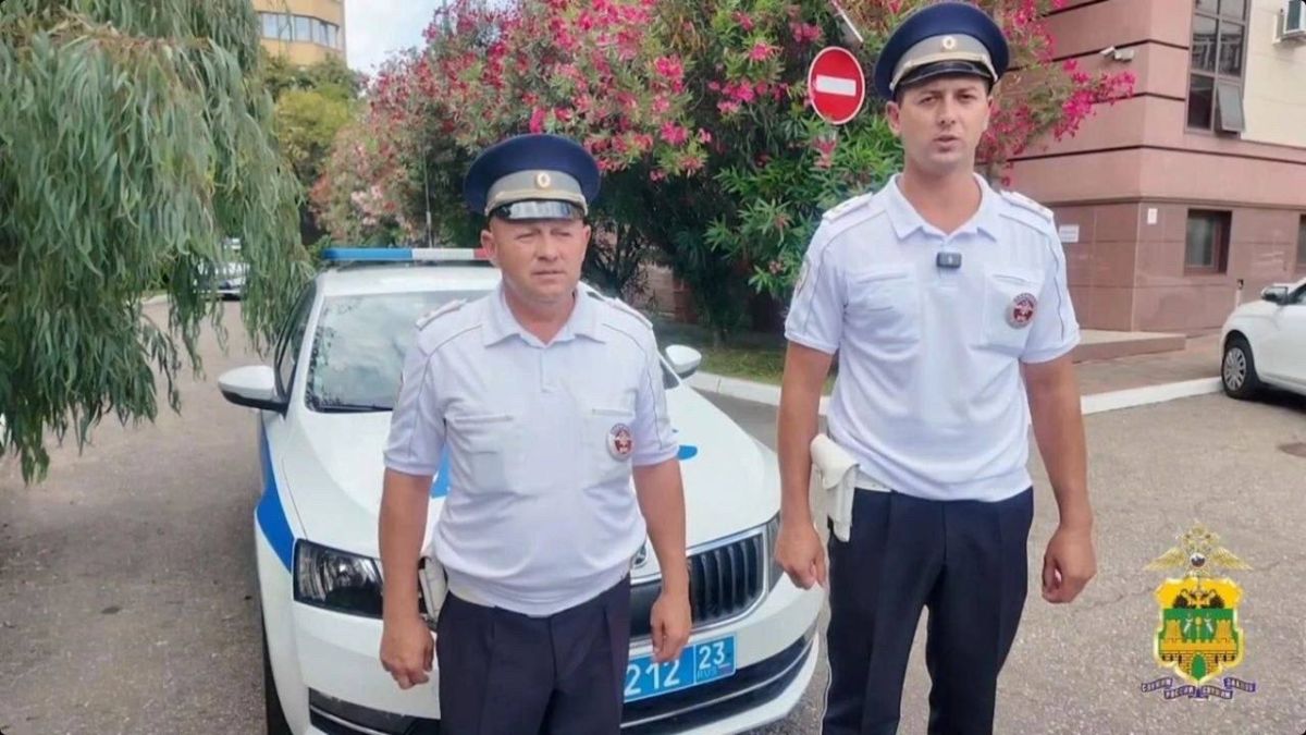 ГЕРОИ НАШЕГО ВРЕМЕНИ: в Лоо полицейские совершили чудо и спасли годовалую малышку, потерявшую сознание в дорожной пробке!